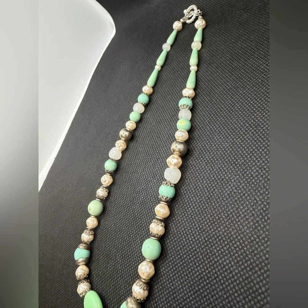 Vintage Style Green Aventurine, Gold, and Pearl beaded Necklace - Picture 5 of 8